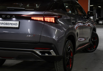 Подержанный автомобиль Omoda C5 2022 года (25 фото)