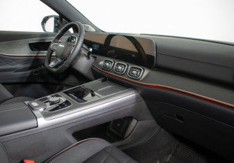 Подержанный автомобиль Jaecoo J8 2024 года (10 фото)