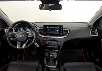 Подержанный автомобиль Kia Ceed Hatchback 2022 года (14 фото)