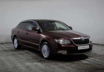 Подержанный автомобиль Skoda Superb Liftback 2011 года (3 фото)
