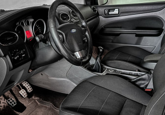 Подержанный автомобиль Ford Focus Hatchback 2010 года (10 фото)