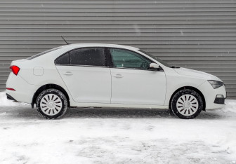 Подержанный автомобиль Skoda Rapid Liftback 2021 года (4 фото)