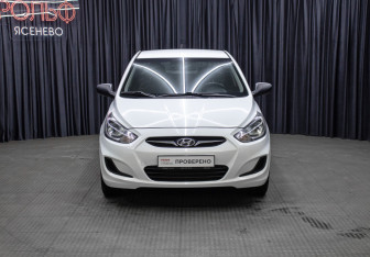 Подержанный автомобиль Hyundai Solaris Sedan 2011 года (2 фото)