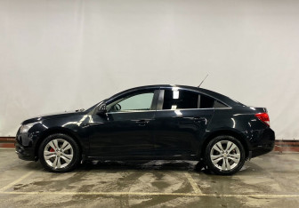 Подержанный автомобиль Chevrolet Cruze Sedan 2010 года (8 фото)