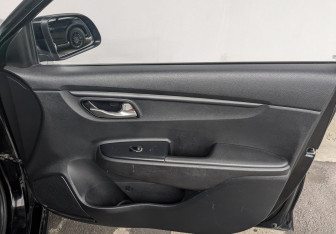 Подержанный автомобиль Kia Rio Hatchback 2021 года (22 фото)