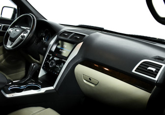 Подержанный автомобиль Ford Explorer 2015 года (6 фото)