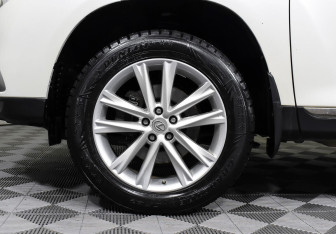 Подержанный автомобиль Toyota Highlander 2013 года (8 фото)