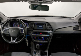 Подержанный автомобиль Hyundai Sonata 2019 года (22 фото)