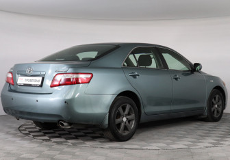 Подержанный автомобиль Toyota Camry Sedan 2007 года (4 фото)
