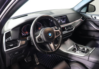 Подержанный автомобиль BMW X5 2019 года (11 фото)