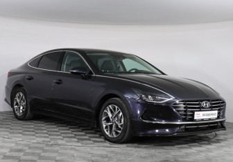 Подержанный автомобиль Hyundai Sonata 2021 года (3 фото)