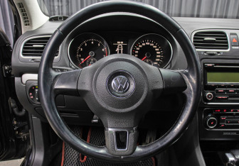 Подержанный автомобиль Volkswagen Golf Hatchback 2010 года (17 фото)