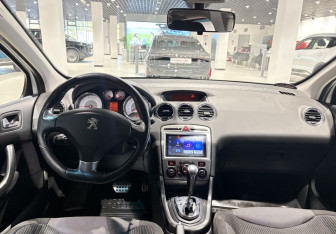 Подержанный автомобиль Peugeot 308 Hatchback 2011 года (6 фото)