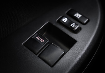 Подержанный автомобиль Toyota Corolla Sedan 2012 года (22 фото)