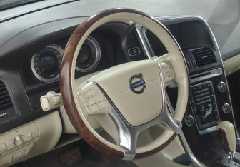 Подержанный автомобиль Volvo XC60 2012 года (12 фото)