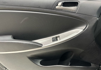 Подержанный автомобиль Hyundai Solaris Sedan 2016 года (13 фото)