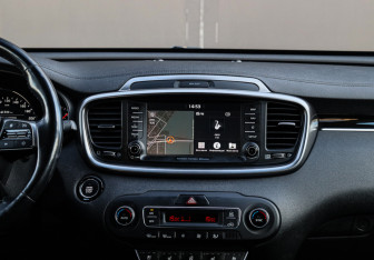 Подержанный автомобиль Kia Sorento 2018 года (10 фото)