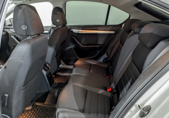 Подержанный автомобиль Skoda Octavia Liftback 2019 года (12 фото)