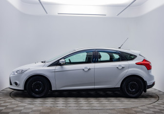 Подержанный автомобиль Ford Focus Hatchback 2011 года (8 фото)