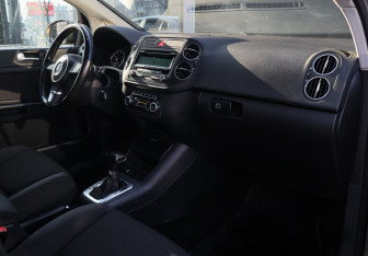 Подержанный автомобиль Volkswagen Golf Plus 2010 года (7 фото)