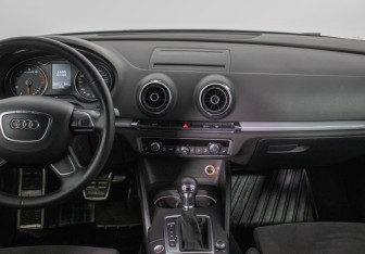 Подержанный автомобиль Audi A3 Sedan 2014 года (14 фото)
