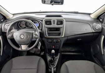 Подержанный автомобиль Renault Sandero 2017 года (23 фото)