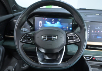 Подержанный автомобиль Geely Monjaro 2023 года (11 фото)