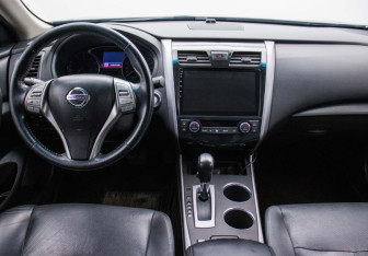 Подержанный автомобиль Nissan Teana 2014 года (13 фото)
