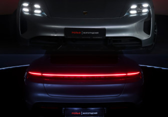 Подержанный автомобиль Porsche Taycan 2021 года (35 фото)