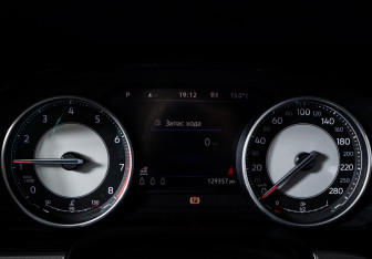 Подержанный автомобиль Volkswagen Touareg 2019 года (11 фото)