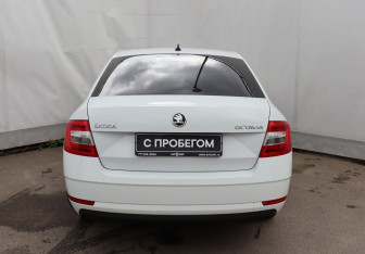 Подержанный автомобиль Skoda Octavia Liftback 2020 года (5 фото)