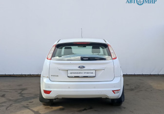 Подержанный автомобиль Ford Focus Hatchback 2009 года (5 фото)