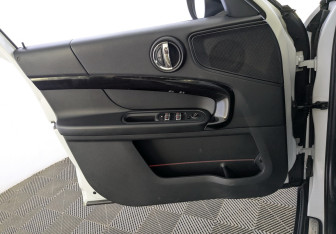 Подержанный автомобиль MINI Countryman 2019 года (20 фото)