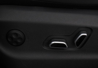 Подержанный автомобиль Hongqi HS5 2023 года (18 фото)