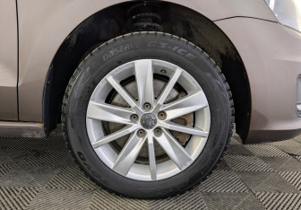 Подержанный автомобиль Volkswagen Polo Sedan 2015 года (18 фото)