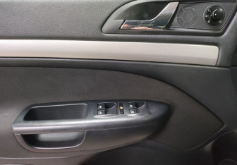 Подержанный автомобиль Skoda Octavia Liftback 2011 года (19 фото)