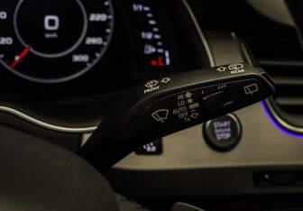 Подержанный автомобиль Audi Q7 2015 года (15 фото)