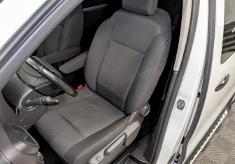 Подержанный автомобиль Peugeot Traveller 2021 года (20 фото)