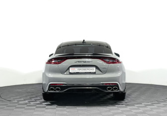 Подержанный автомобиль Kia Stinger 2018 года (6 фото)