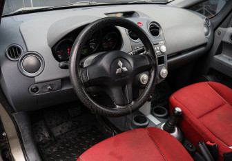 Подержанный автомобиль Mitsubishi Colt Hatchback 2007 года (10 фото)