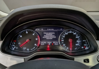 Подержанный автомобиль Audi Q7 2016 года (16 фото)