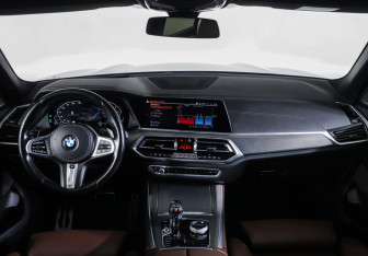 Подержанный автомобиль BMW X5 2021 года (14 фото)