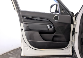 Подержанный автомобиль Land Rover Discovery 2018 года (19 фото)