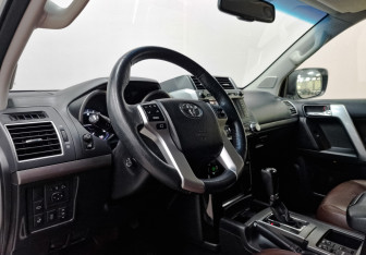 Подержанный автомобиль Toyota Land Cruiser Prado 2016 года (14 фото)