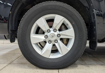 Подержанный автомобиль Toyota Land Cruiser Prado 2021 года (12 фото)