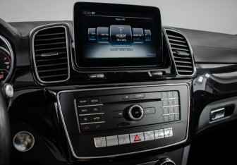 Подержанный автомобиль Mercedes-Benz GLE 2016 года (14 фото)