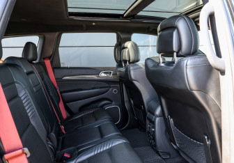 Подержанный автомобиль Jeep Grand Cherokee 2018 года (11 фото)
