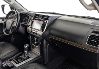Подержанный автомобиль Toyota Land Cruiser Prado 2020 года (13 фото)