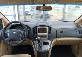 Подержанный автомобиль Hyundai Grand Starex 2009 года (10 фото)