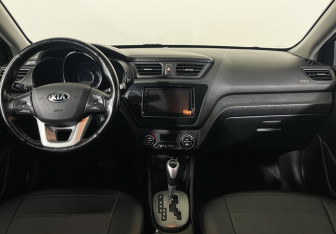 Подержанный автомобиль Kia Rio Hatchback 2013 года (12 фото)